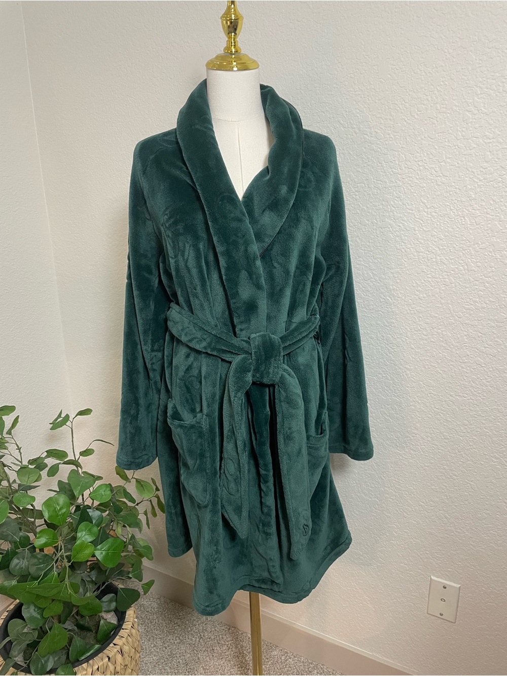 Victoria’s Secret Plush Robe Green Shawl Collar Belted M/L
